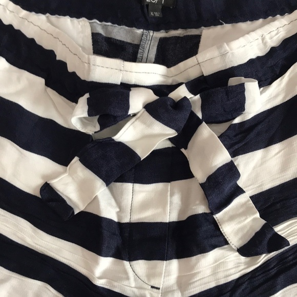 Loft Shorts - Picture 3 of 5